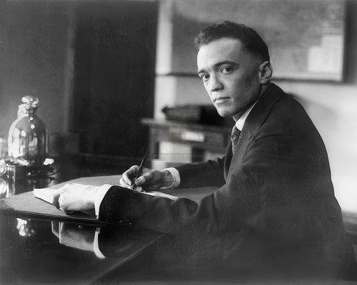 Early desk portrait edgar - early,
